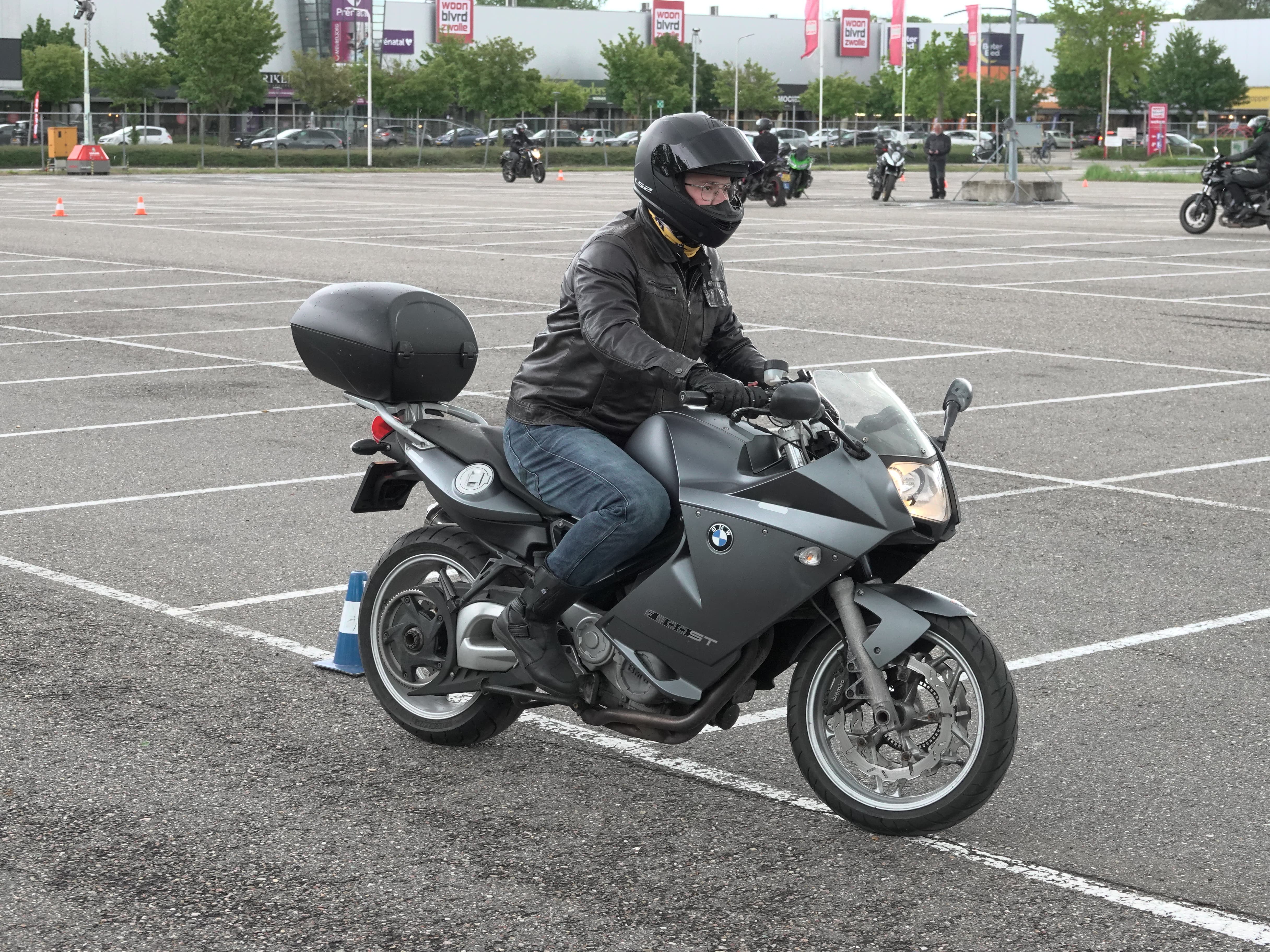 Motortraining leerling op motor